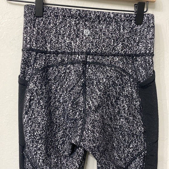 Lululemon Black and white high rise leggings size 4 - Picture 3 of 11